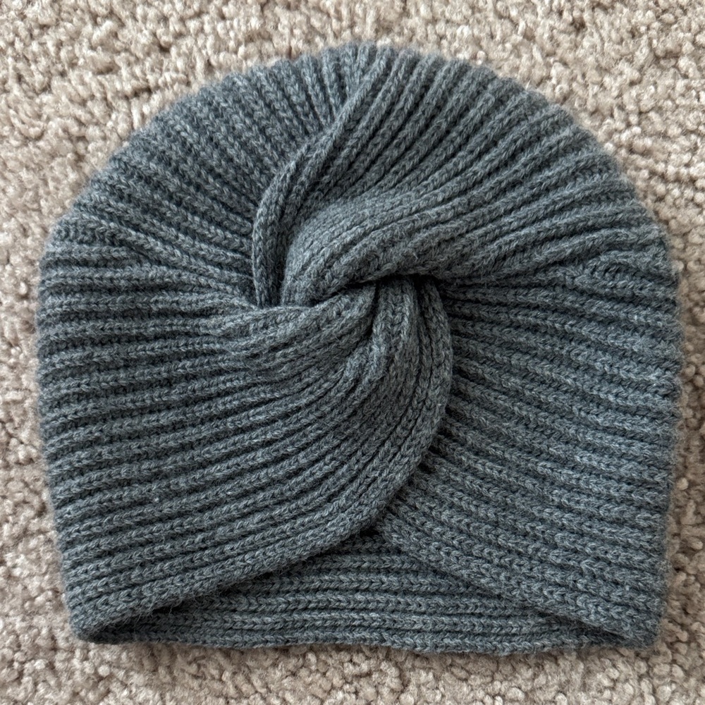 H&M Soft Gray Knit Hat